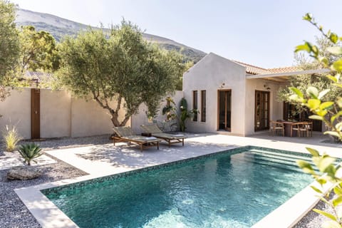 Garden, Garden view, Mountain view, Pool view, Swimming pool, sunbed