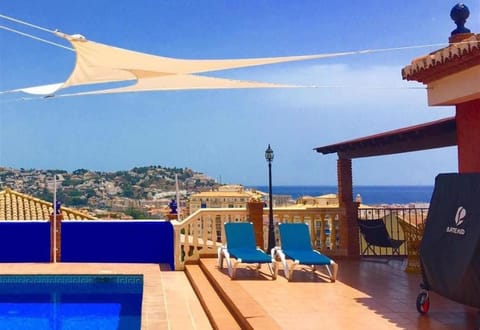 Property building, Balcony/Terrace, Living room, Swimming pool