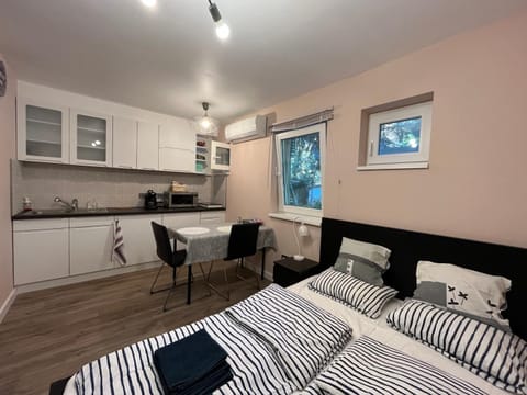 Bed, Living room, Seating area, Dining area, Bedroom