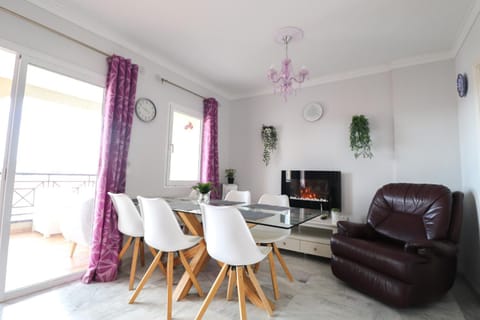 Communal lounge/ TV room, Dining area, fireplace