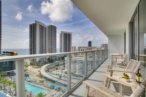 Upscale Condo with Pool Access in Hyde Beach House! Apartment in Hollywood Beach
