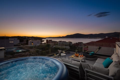 Night, Natural landscape, Summer, Hot Tub, Hot Tub, View (from property/room), Balcony/Terrace, Seating area, Dining area, Mountain view, Pool view, Sea view, Swimming pool, Sunrise, Sunset, sunbed
