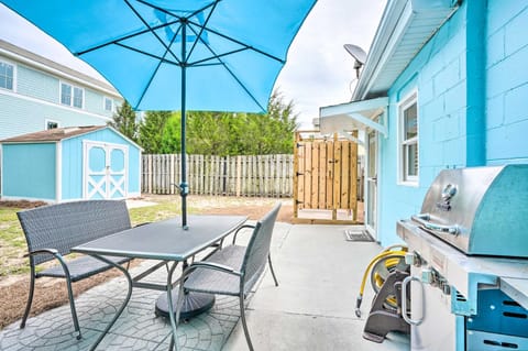 Beachy Isle of Palms Home 1 Block to Coast! House in Isle of Palms