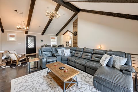 Beautiful Franklin Home with Bunkhouse and Hot Tub! House in Tennessee