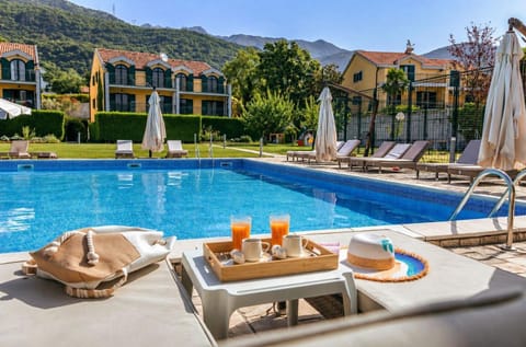 Day, Natural landscape, Mountain view, Pool view, Swimming pool, sunbed