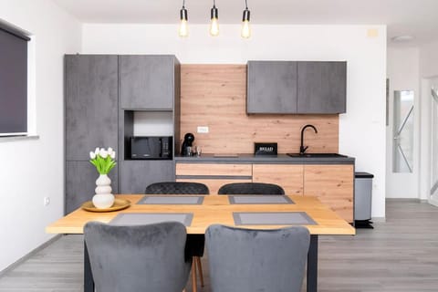 Apartments Grubišić - Šibenik - parking included Bed and Breakfast in Šibenik