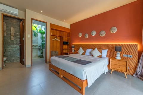 Villa Sandro - 3BR Escape, Lush Jungle Views & Pool Villa in Tampaksiring