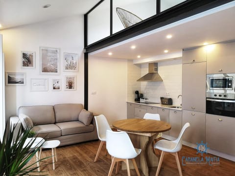 Kitchen or kitchenette, Living room, Seating area