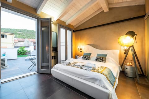 Bed, Natural landscape, Garden, View (from property/room), Balcony/Terrace, Photo of the whole room, Bedroom, Mountain view, internet, towels