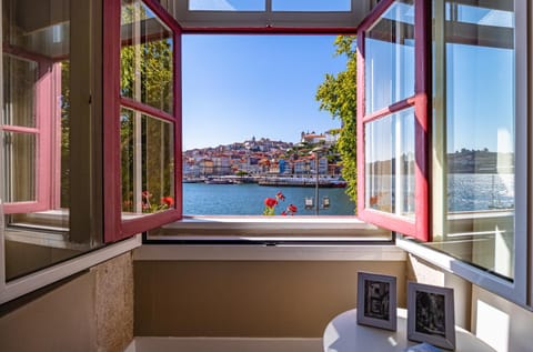 View (from property/room), City view, Landmark view, River view