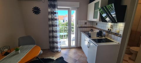 Kitchen or kitchenette, pet friendly, stove