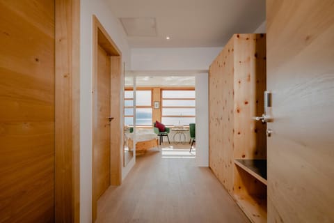 Photo of the whole room, soundproof