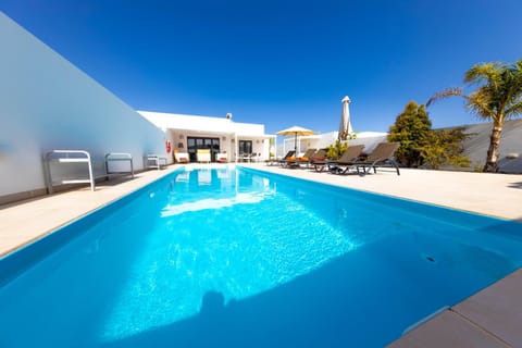 Swimming pool, sunbed