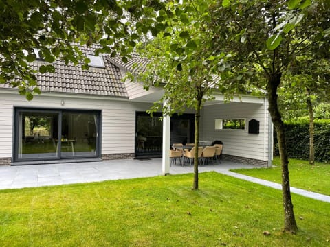 Facade/entrance, Garden