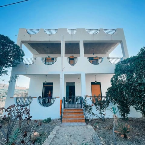 Facade/entrance, View (from property/room), Balcony/Terrace