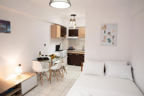 Bed, Coffee/tea facilities, Kitchen or kitchenette, Photo of the whole room, Bedroom, stove