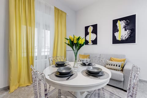 Restaurant/places to eat, Coffee/tea facilities, Dining area