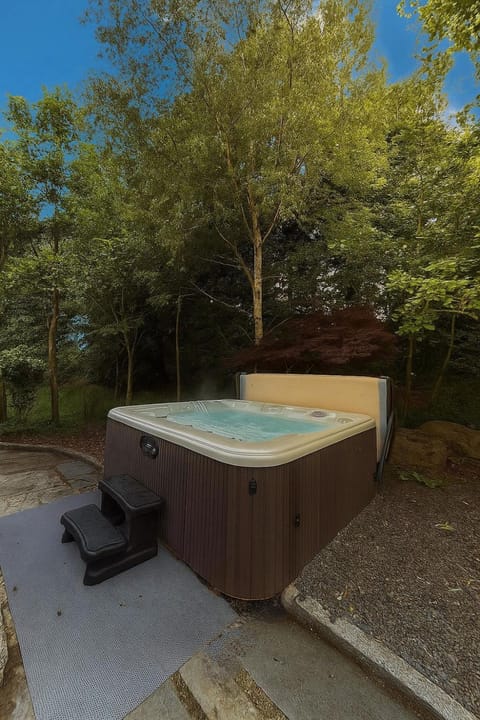 Bluebell Cottage - with hottub Bed and Breakfast in Newry
