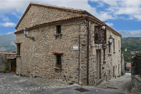 Property building, Day, Mountain view