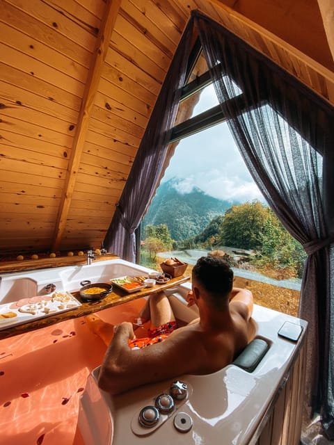 People, Natural landscape, Kitchen or kitchenette, Bedroom, Mountain view, Breakfast, Sunrise, kitchen