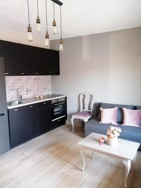 Kitchen or kitchenette, Seating area