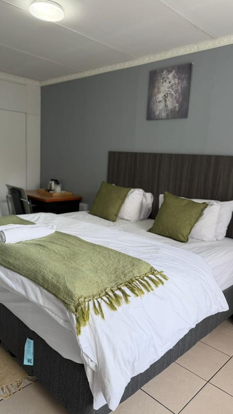 Property building, Bed, Bedroom, wardrobe