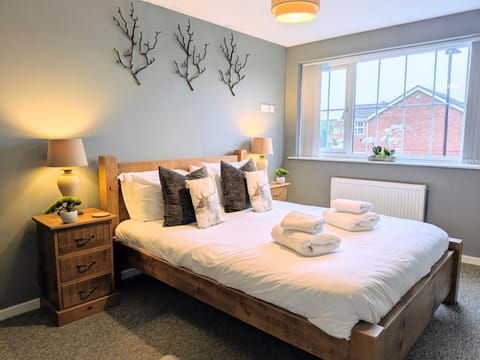 Bed, Bedroom, towels