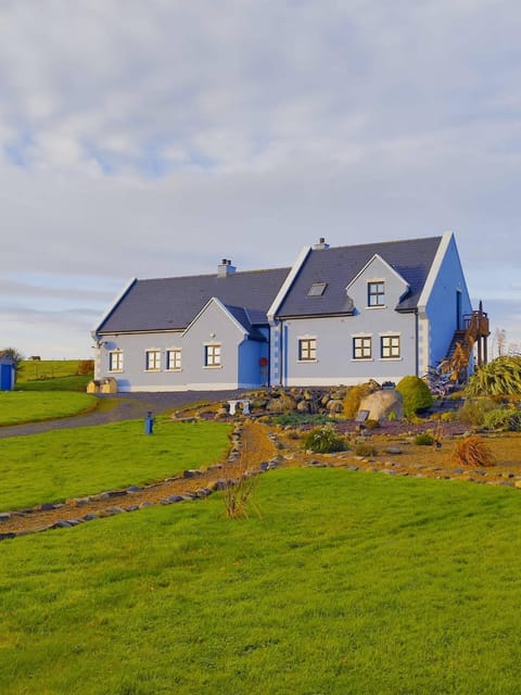 Self catering upstairs apartment at Tradcottage Apartment in County Sligo