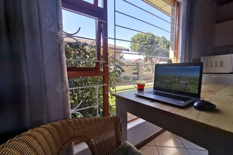 Cozy, peaceful garden cottage Apartment in Cape Town