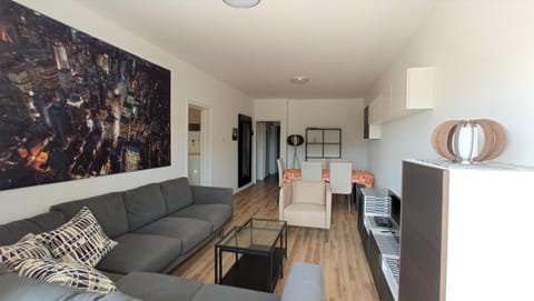 TV and multimedia, Living room, Dining area