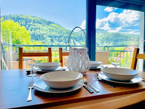 Communal lounge/ TV room, Kitchen or kitchenette, Living room, Dining area, Mountain view