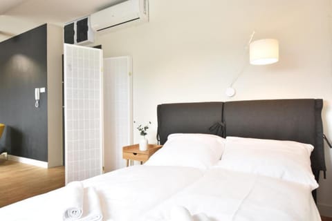 Bed, Photo of the whole room, Bedroom, wardrobe, air conditioner