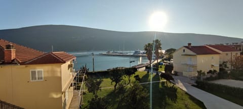 Neighbourhood, Balcony/Terrace, Sea view, Street view, Entertainment, Sunset