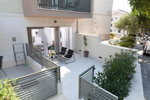 Facade/entrance, Balcony/Terrace