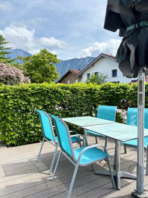 View (from property/room), Balcony/Terrace, Dining area, Mountain view