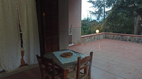Patio, Day, Garden, View (from property/room), Balcony/Terrace, Dining area, Garden view