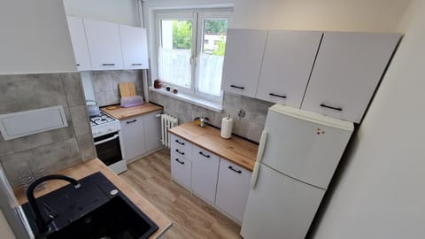 Kitchen or kitchenette, pet friendly, stove