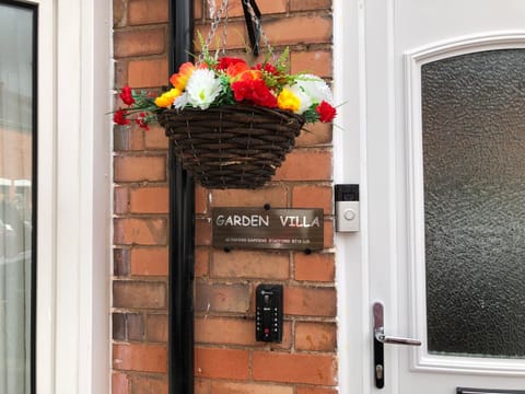 Property building, Facade/entrance, Property logo or sign