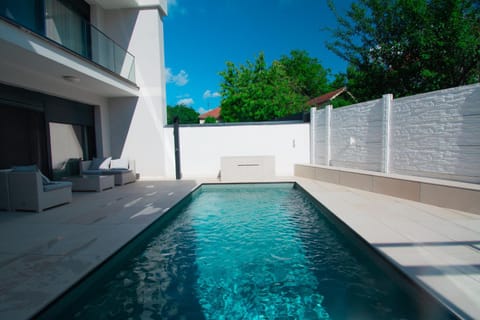 Patio, Day, Pool view, Swimming pool, sunbed
