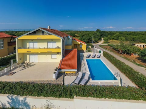 Property building, Bird's eye view, Pool view, Swimming pool