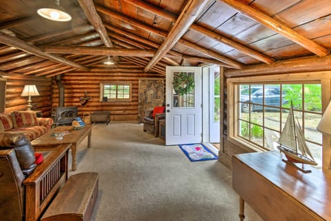 Historic Belfair Cabin Abode on the Hood Canal! Cabin in Hood Canal