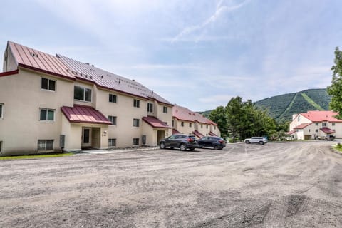 You, Me, & the Mountain Apartment in Warren