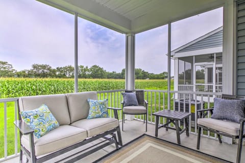 4 Mi to Bethany Beach Townhome with Screened Porch House in Millville