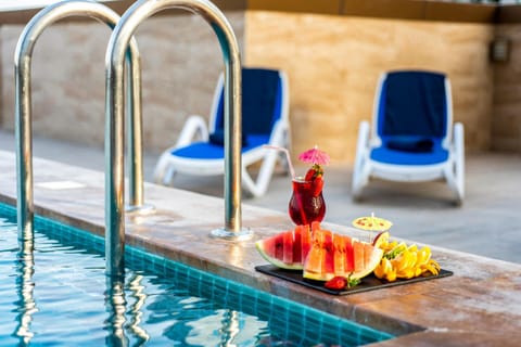 Food and drinks, Swimming pool, sunbed