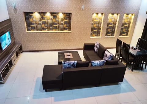 Communal lounge/ TV room, TV and multimedia, Living room, Seating area