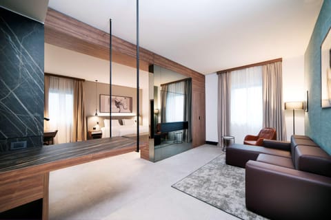 Photo of the whole room, On site