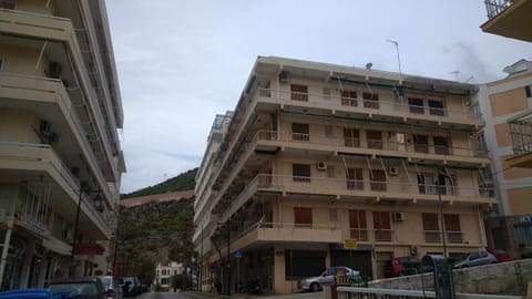 Property building, Facade/entrance, City view, Street view, Location, Parking