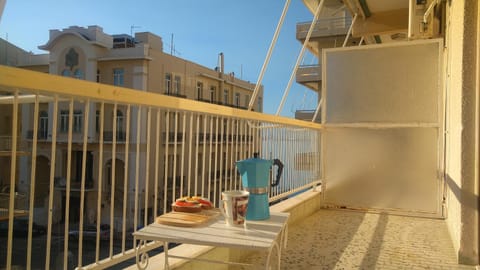 Property building, View (from property/room), Balcony/Terrace, City view, Landmark view, Sea view