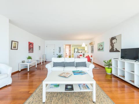 Restaurant/places to eat, Living room, Seating area