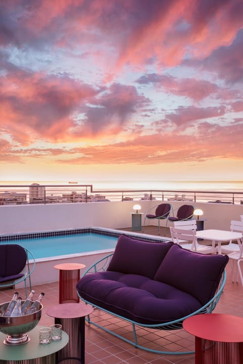 Natural landscape, View (from property/room), Seating area, Pool view, Sea view, Swimming pool, Sunset, sunbed